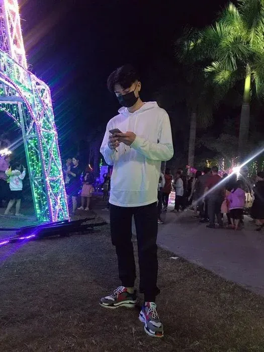 46 hình ảnh trai đẹp che mặt trong áo hoodie bí ẩn · ảnh 2