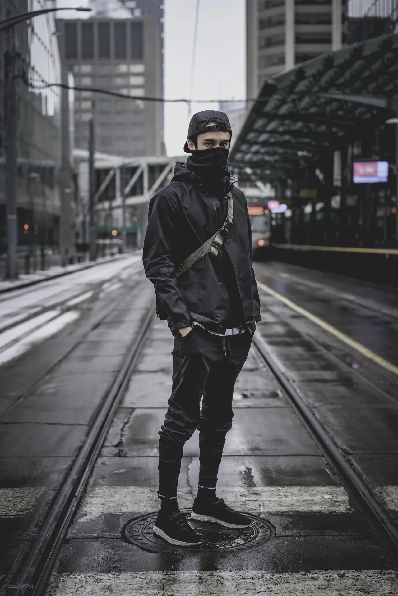 46 hình ảnh trai đẹp che mặt trong áo hoodie bí ẩn
