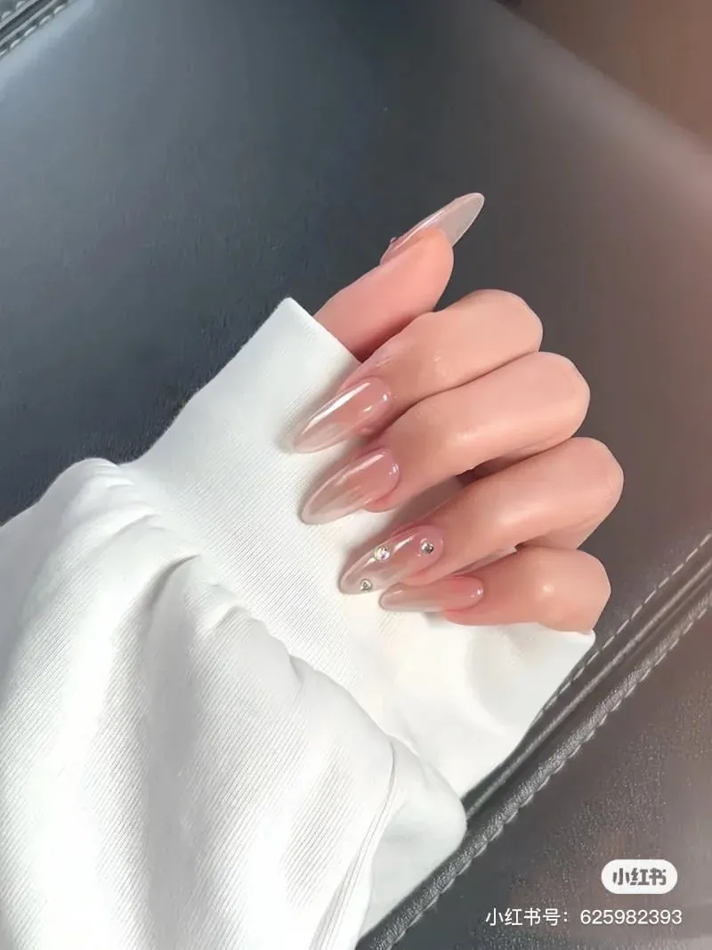 Bộ sưu tập Mẫu nail đơn giản nhẹ nhàng 2026 — ảnh chất lượng cao · ảnh 2
